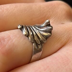 Unique vintage sterling silver wave ring - size 7